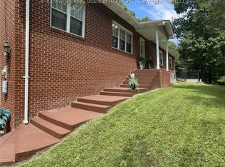 616 Hidden Valley Rd, Chapmanville, WV 25508