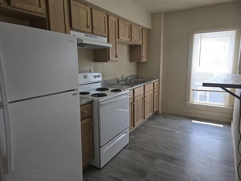 2 bed, 1.0 bath, $899 — Photo 3