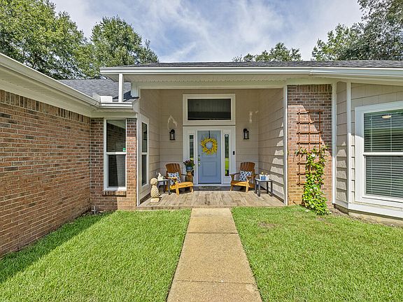 3rd image of 1073 Troon Dr E