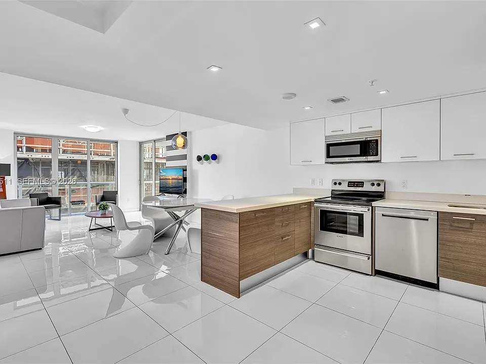 9901 E Bay Harbor Dr #802