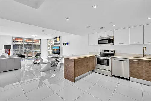 9901 E Bay Harbor Dr Photo 1