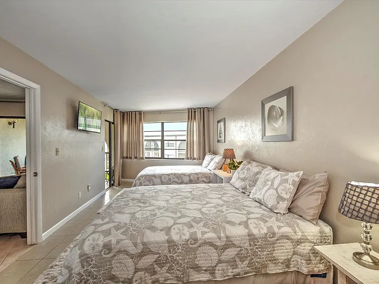 1027 Anglers Cv #B502 — Photo 10