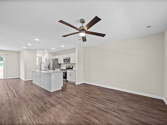 5th image of 192 Mitchell St