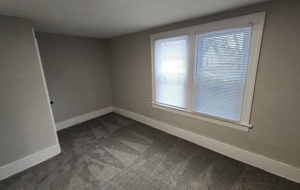 1st image of 823 Clay Dr