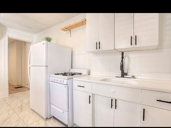 3rd image of 515 Sanford St