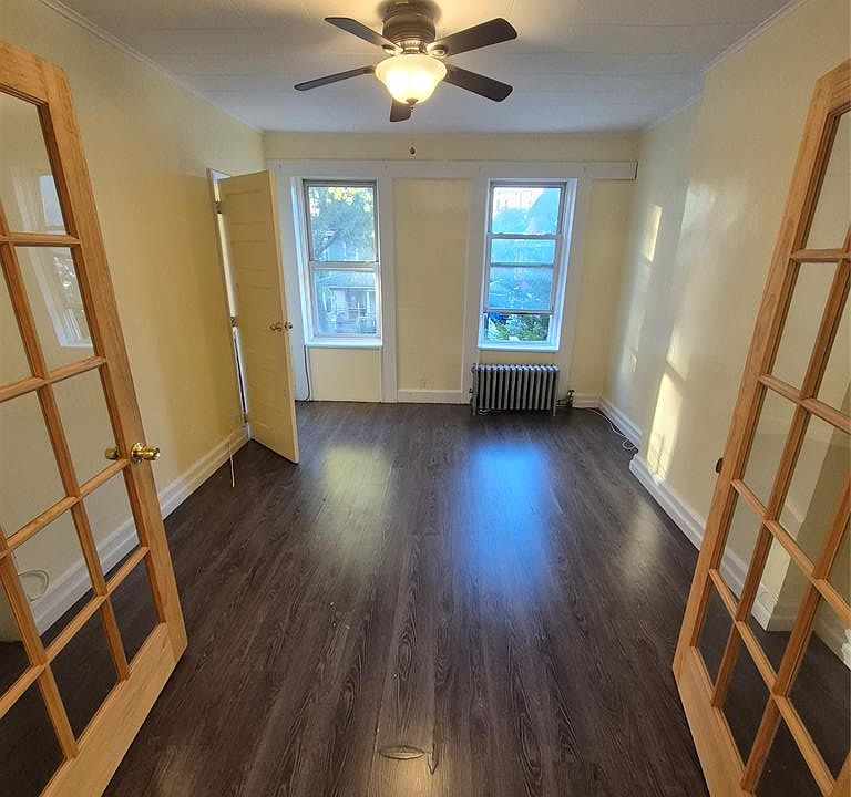 2nd image of 101 Kenilworth Pl #2