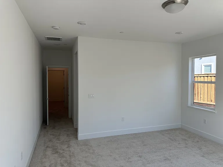 2779 Mulholland Dr — Photo 8