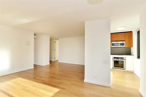 Rented by R New York | media 16