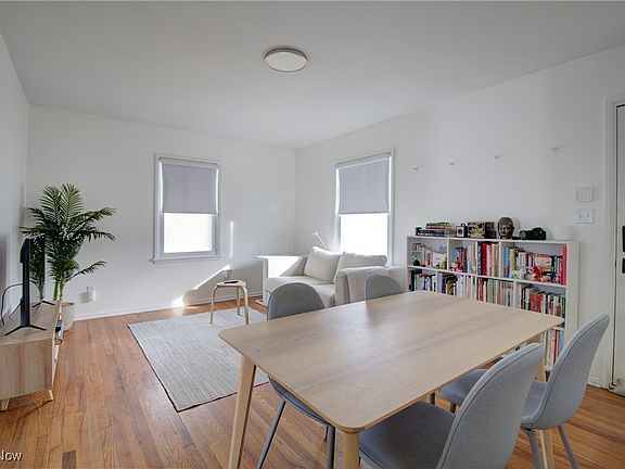 3rd image of 15514 Montrose Ave