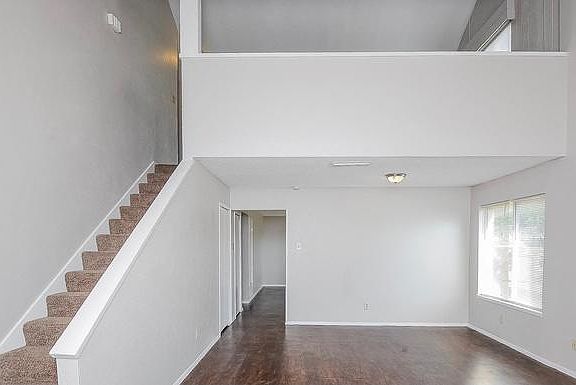 3rd image of 2114 Deerfield Dr