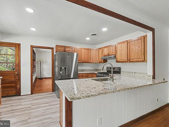 4th image of 3418 Walnut Rd