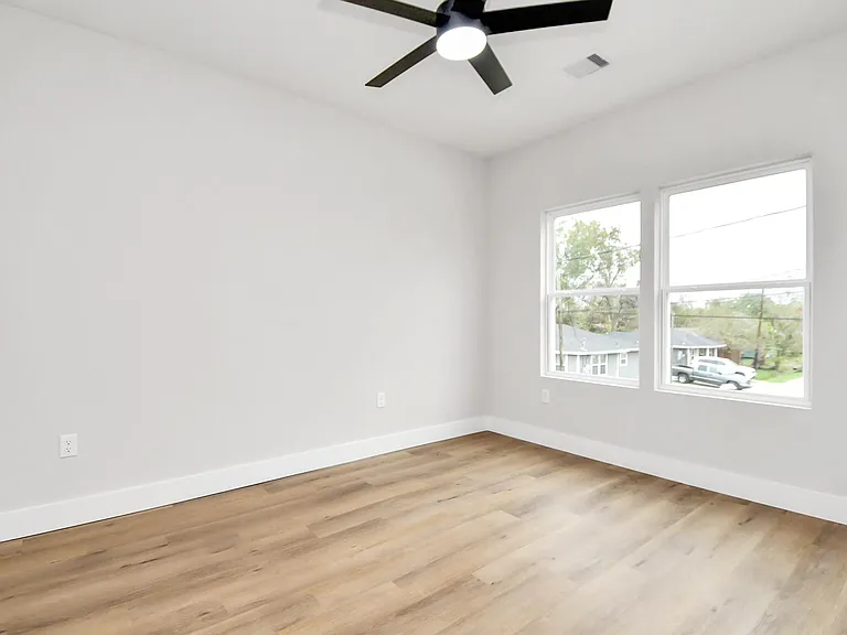 2411 Chew St — Photo 29