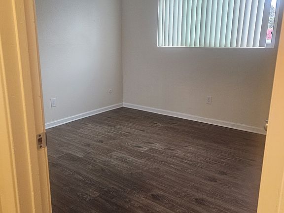 5th image of 573 Emerald Ave APT 9