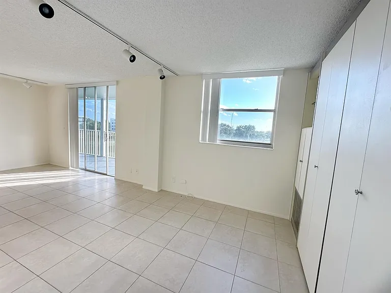 5301 NW 2nd Ave #401 — Photo 15