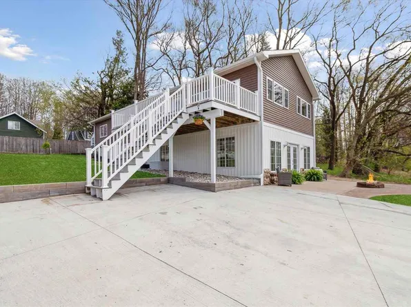 601 Spring St, Boyne City, MI 49712