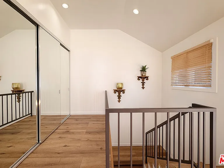 1174 Coldwater Canyon Dr — Photo 15