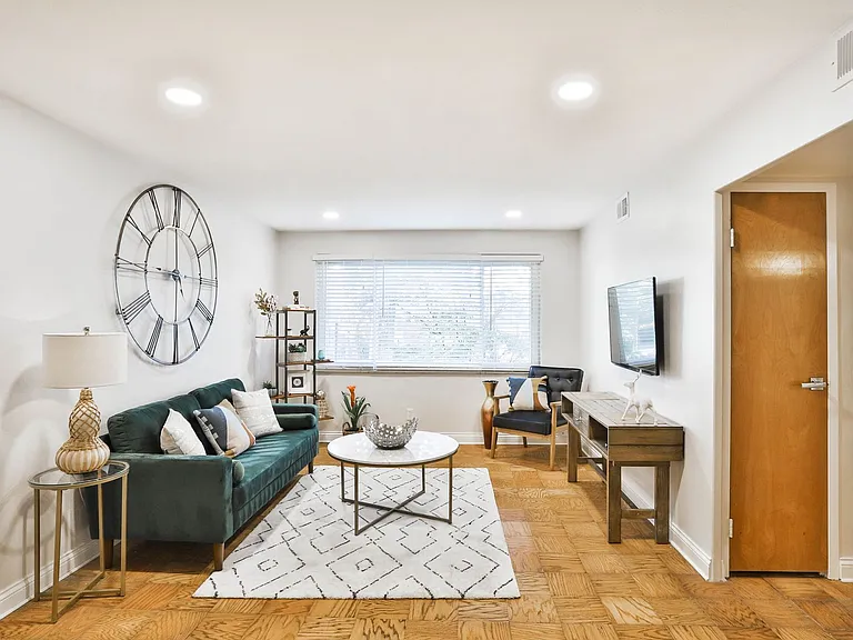 7055 Hampton Ave #201 — Photo 9