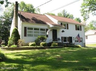 54 Woodside Dr, Glenville, NY 12302