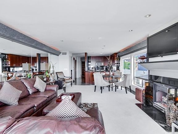 5th image of 3888 Riviera Dr Unit 304