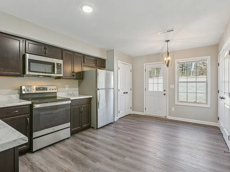 Center Pointe Townhomes — Photo 7