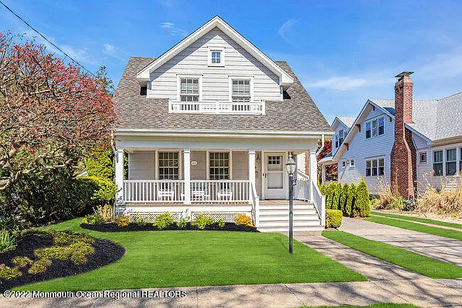 1405 4th Ave — Photo 1