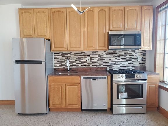 3rd image of 187 18th St
