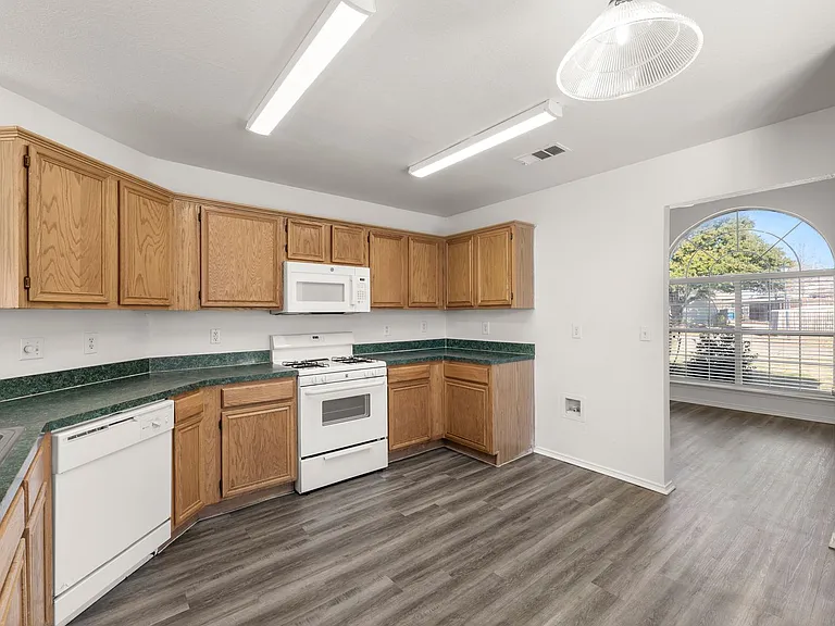 3709 Martha Ln — Photo 10