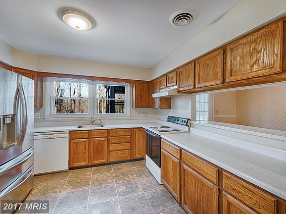 4th image of 2010 Hillcroft Dr