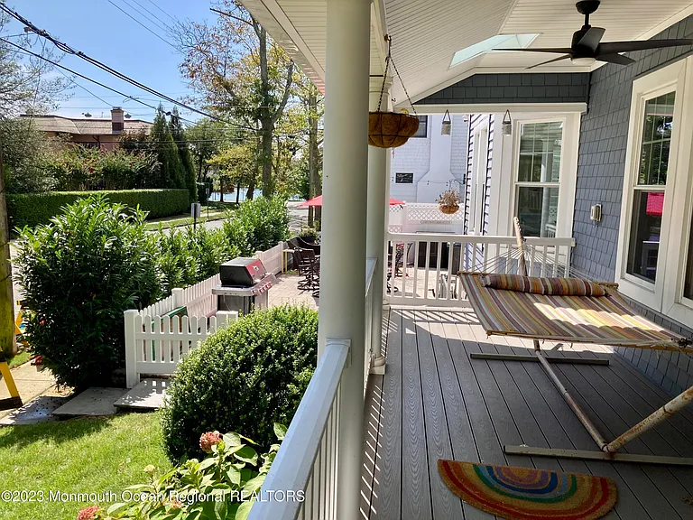 600 6th Ave — Photo 5