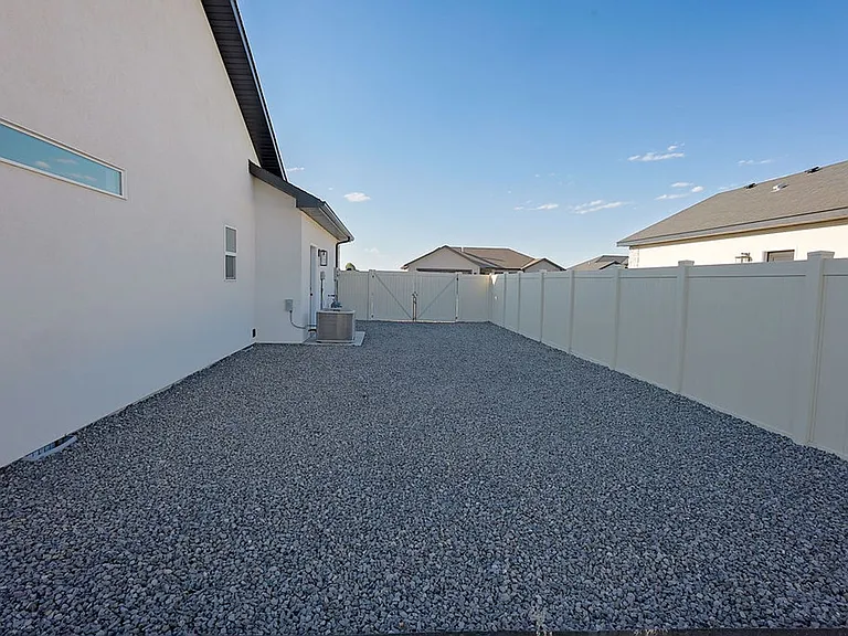 1025 Adamite Rd — Photo 34