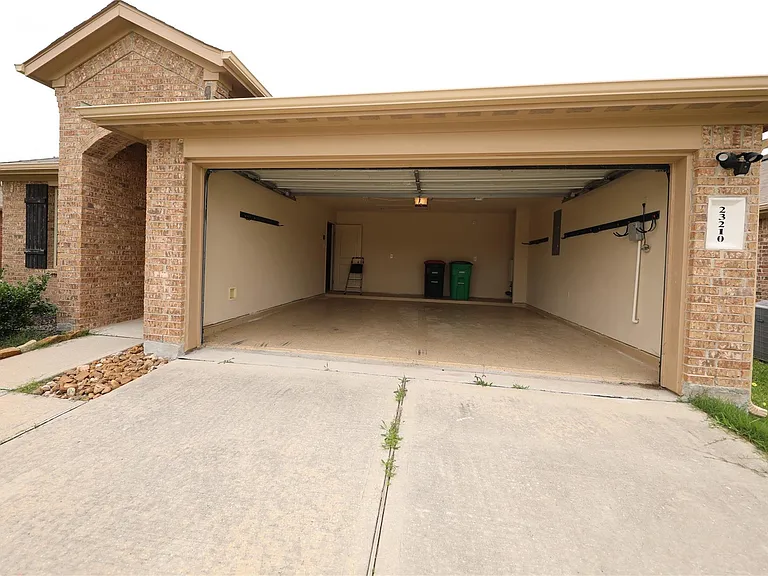 23210 Royal Tiger Rd — Photo 1