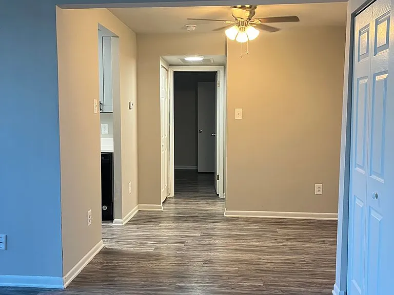 Potomac Garden Apartments — Photo 16