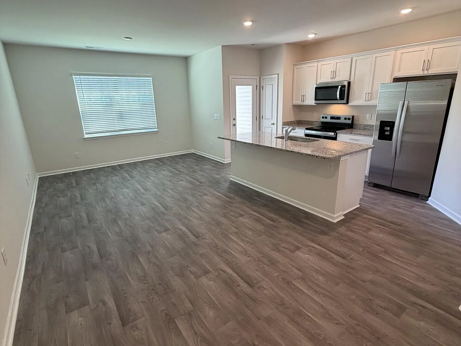 3 bed, 2.5 bath, $1,700 — Photo 3