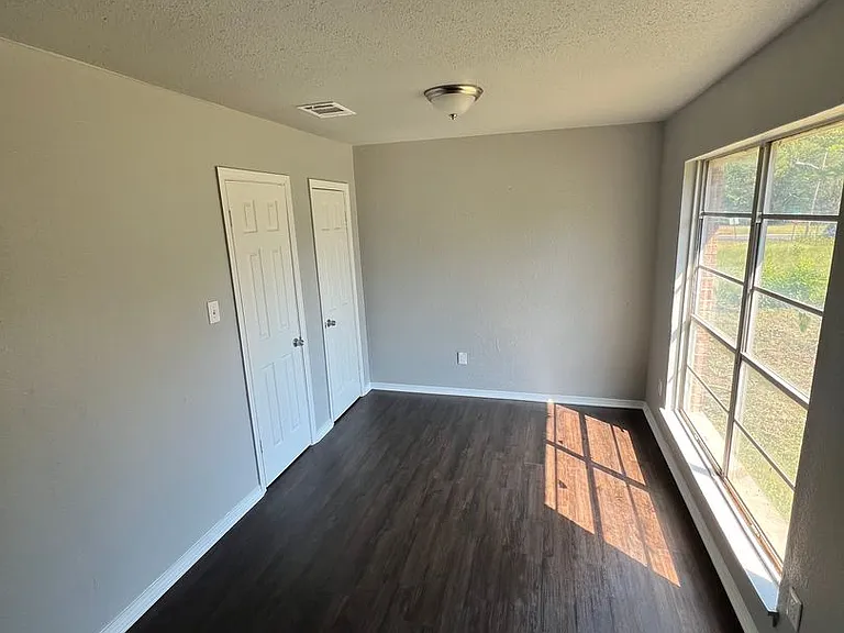 1250 Hawkins St — Photo 5