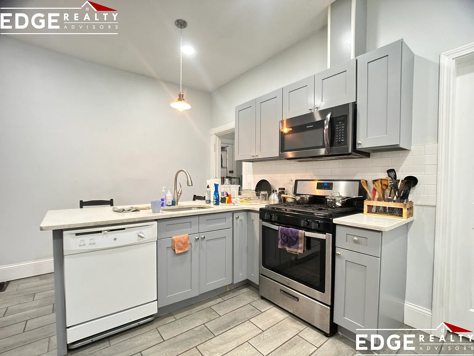 5 bed, 2.0 bath, $5,000 — Photo 2
