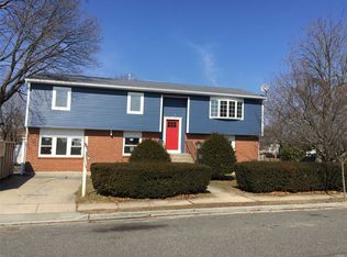 75 N Maple St, Farmingdale, NY 11735