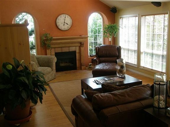 Family Room - Vaulted