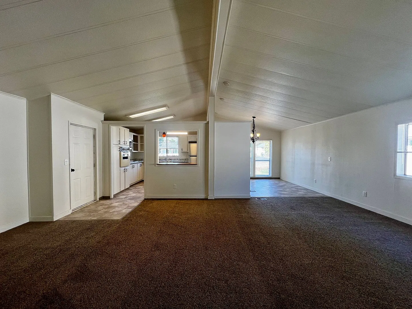 1305 S 10th Ave - Yakima WA — Photo 2