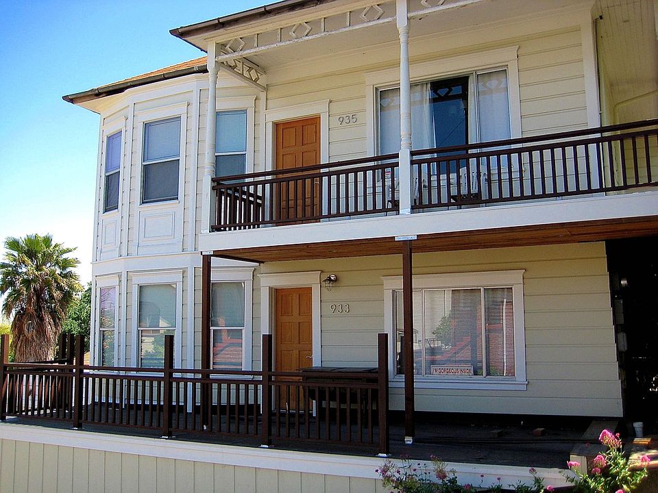1st image of 935 1st Ave