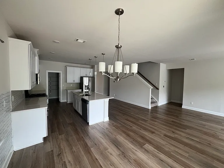 1095 Holland Ridge Way — Photo 3