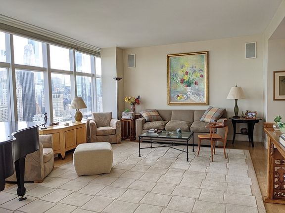3rd image of 160 W 66th St APT 42C