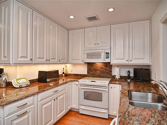 5th image of 7900 SE Little Harbor Dr APT E1