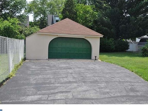 3rd image of 11 S Harwood Ave