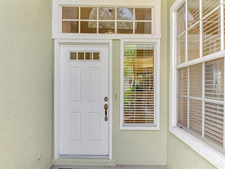 549 Fallbrook Dr — Photo 3