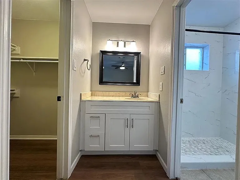12139 Huntington Park Dr — Photo 17
