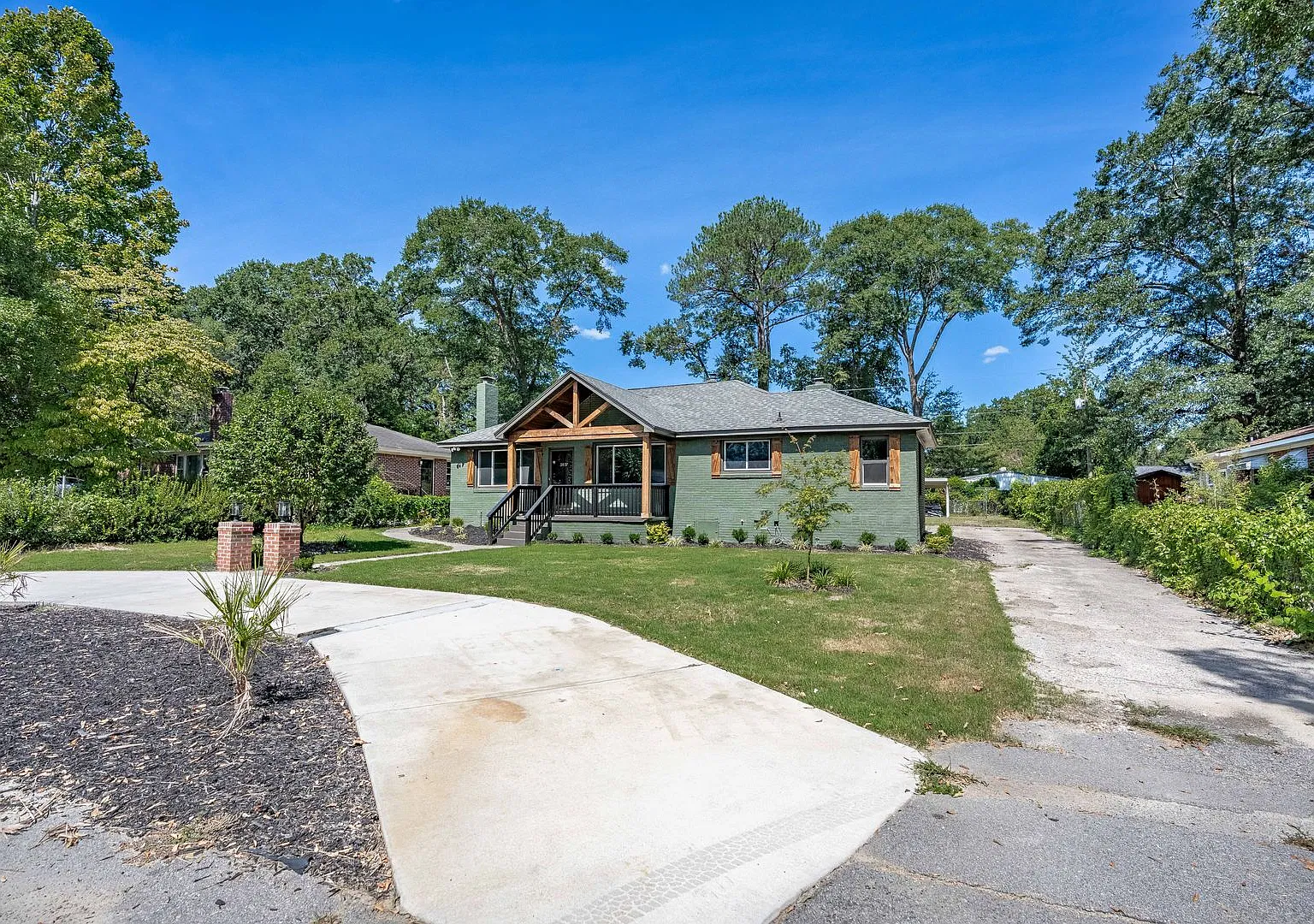 Beautifully Renovated 3BD Home — Photo 4