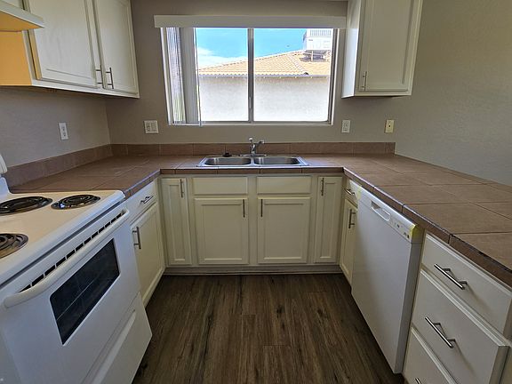 3rd image of 4429 N 53rd Ln #4