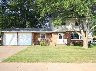 2400 S 16th St, Clinton, IA 52732