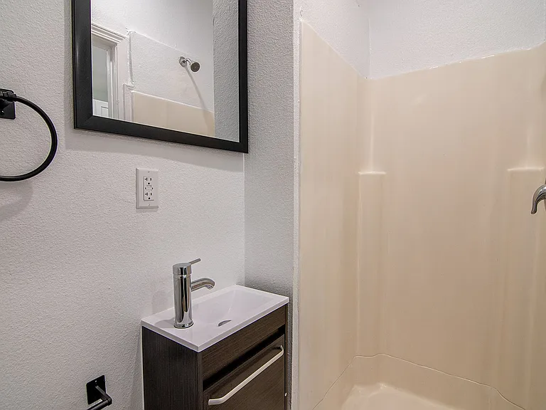 Michigan Avenue Apartments — Photo 33