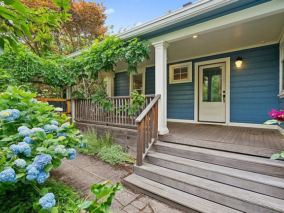 3rd image of 724 SE 27th Ave